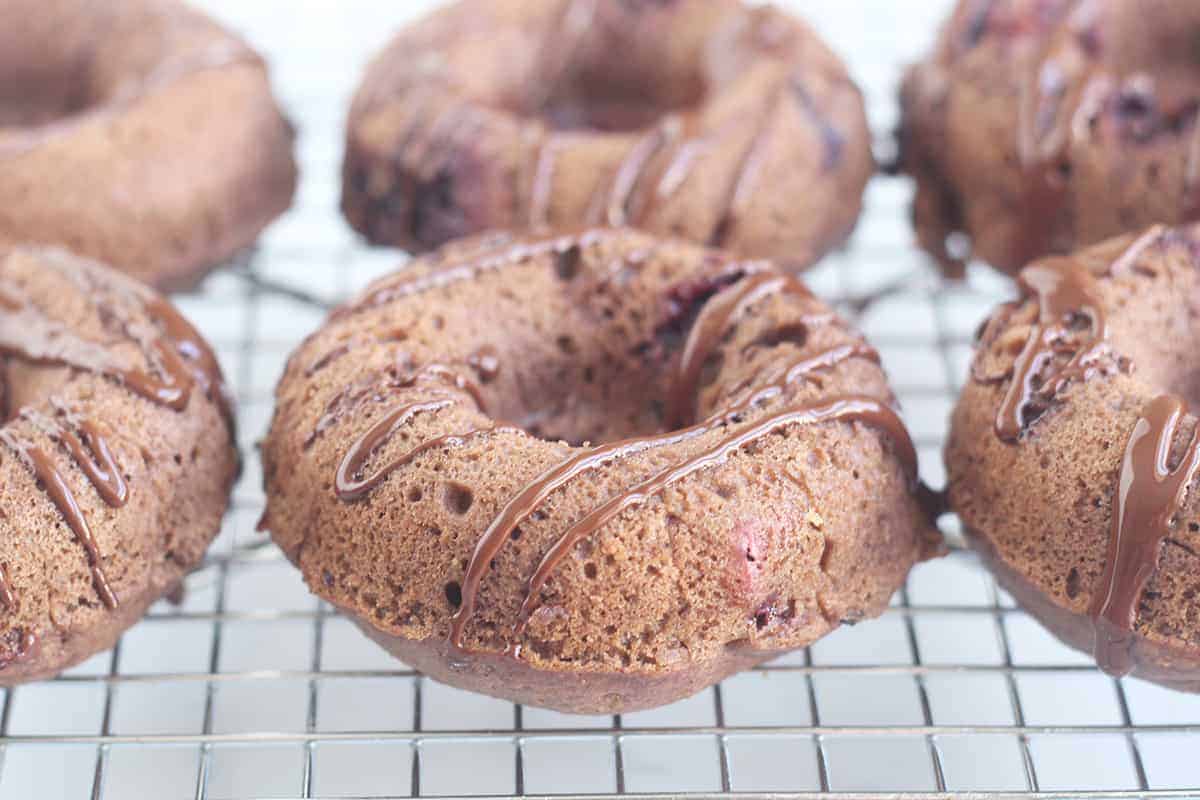 chocolate-baked-donuts-on-wire-rack