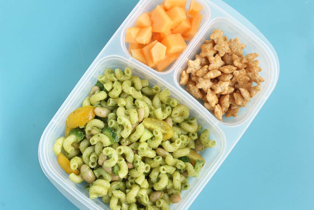 pesto-pasta-salad-in-lunch-box