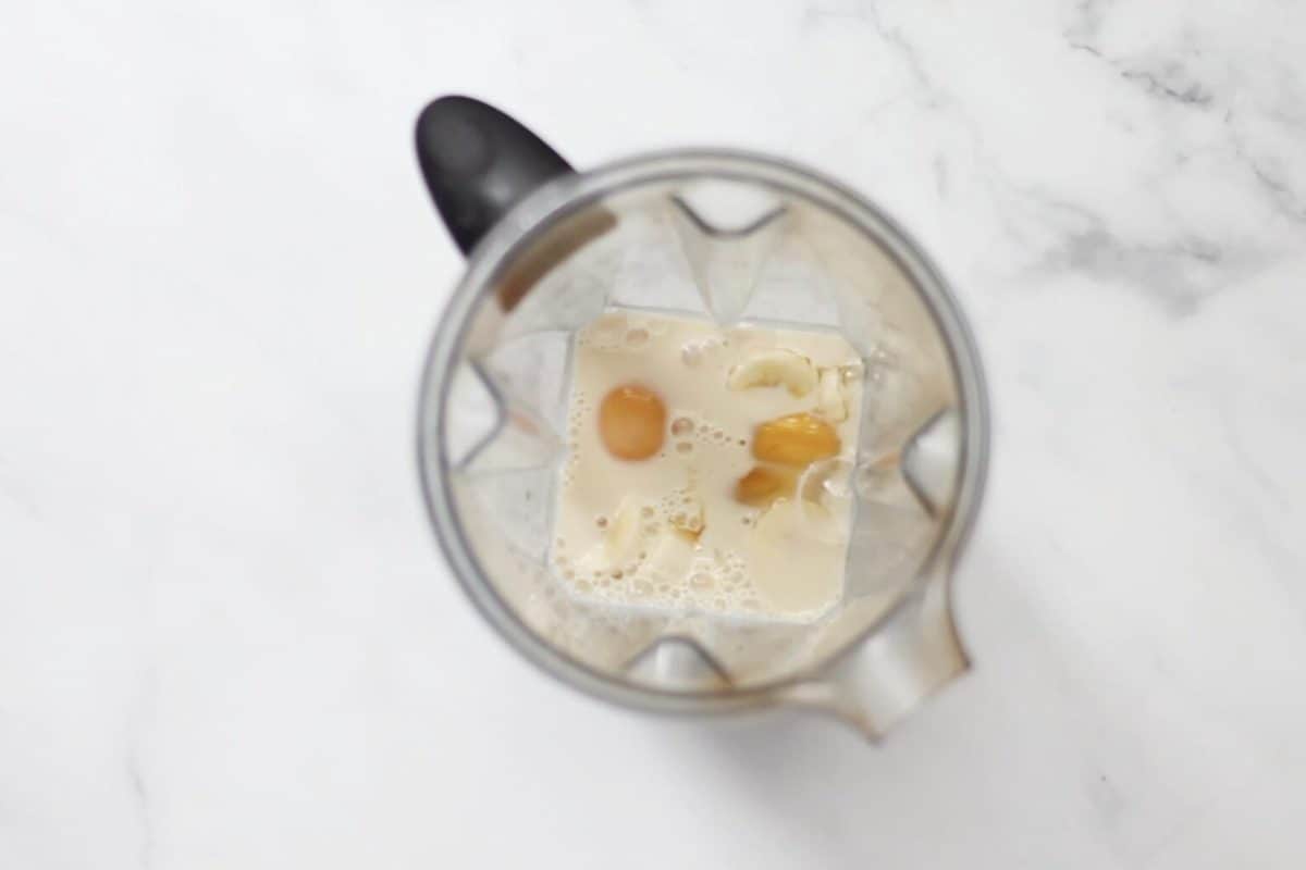 blended mixture for green smoothie pops in blender.