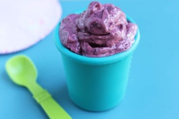 instant-frozen-yogurt-in-blue-cup