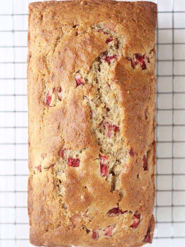 strawberry banana bread loaf.
