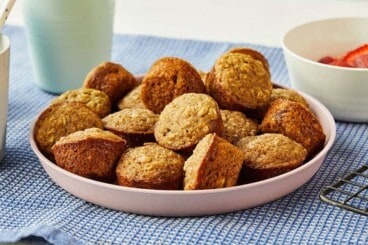 applesauce-muffins-on-plate