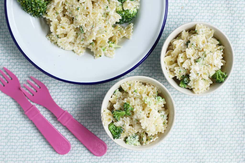 creamy-broccoli-pasta-in-white-bowls
