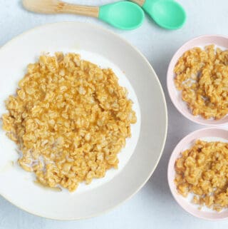 pumpkin-oatmeal-in-white-and-pink-bowls