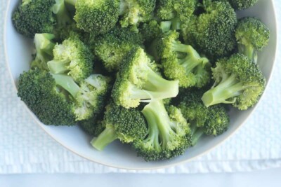 steamed-broccoli-on-white-plate