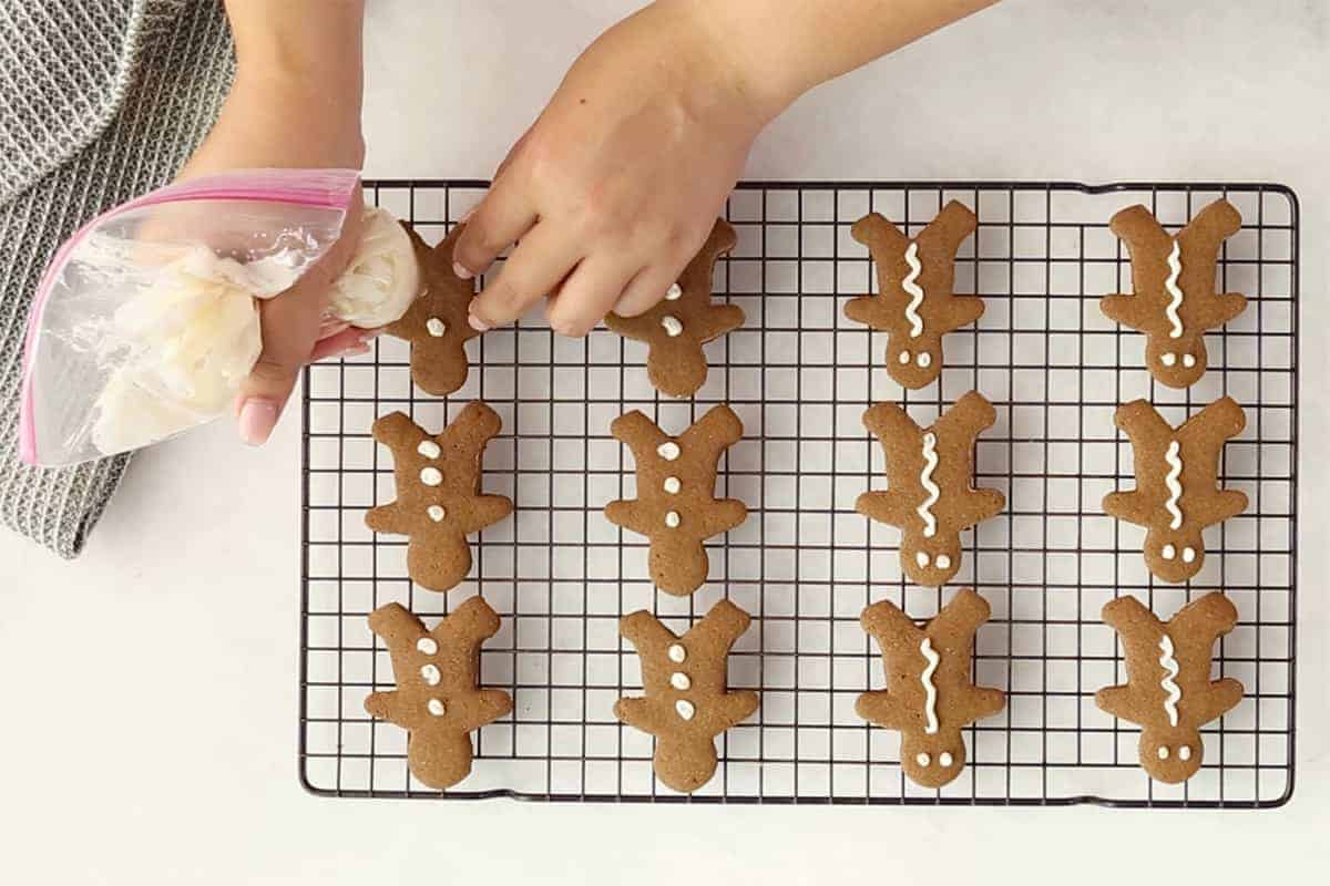 icing gingerbread cookies with a piping bag