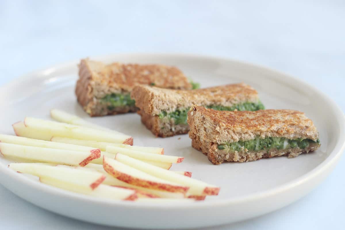 spinach-grilled-cheese-sticks-with-apple