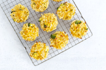 mac and cheese cups on wire rack