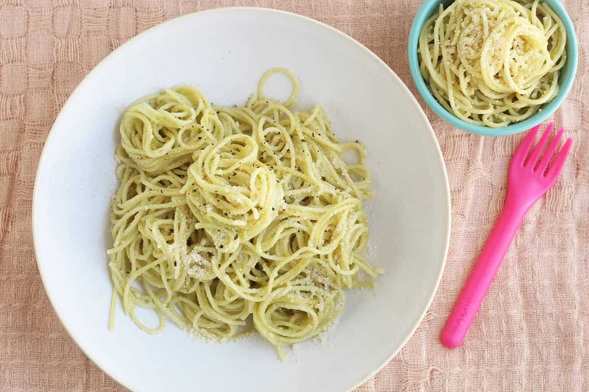 Avocado pasta in bowls for a vegetarian lunch idea