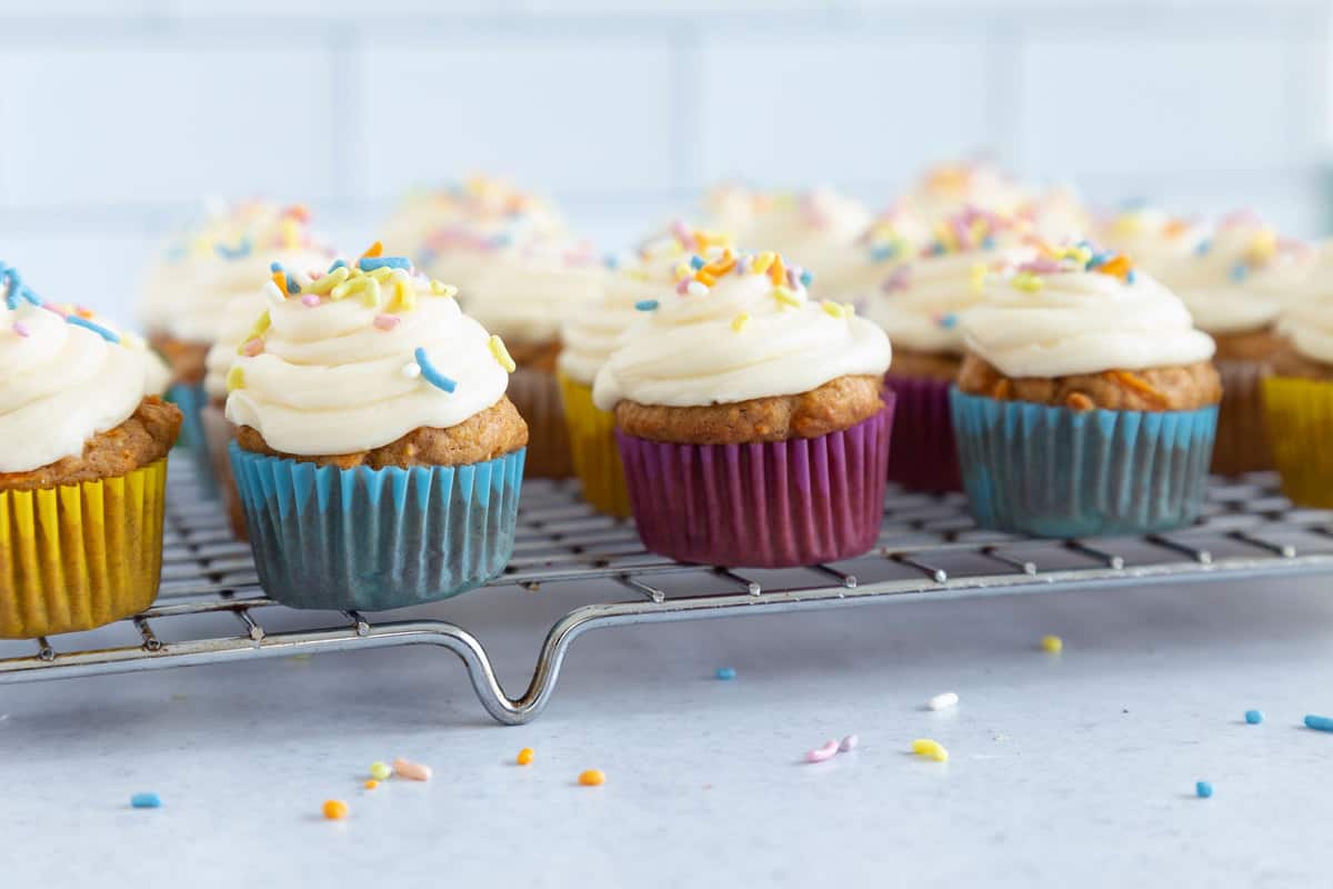 carrot-cake-cupcakes-with-cream-cheese-frosting-and-sprinkles.
