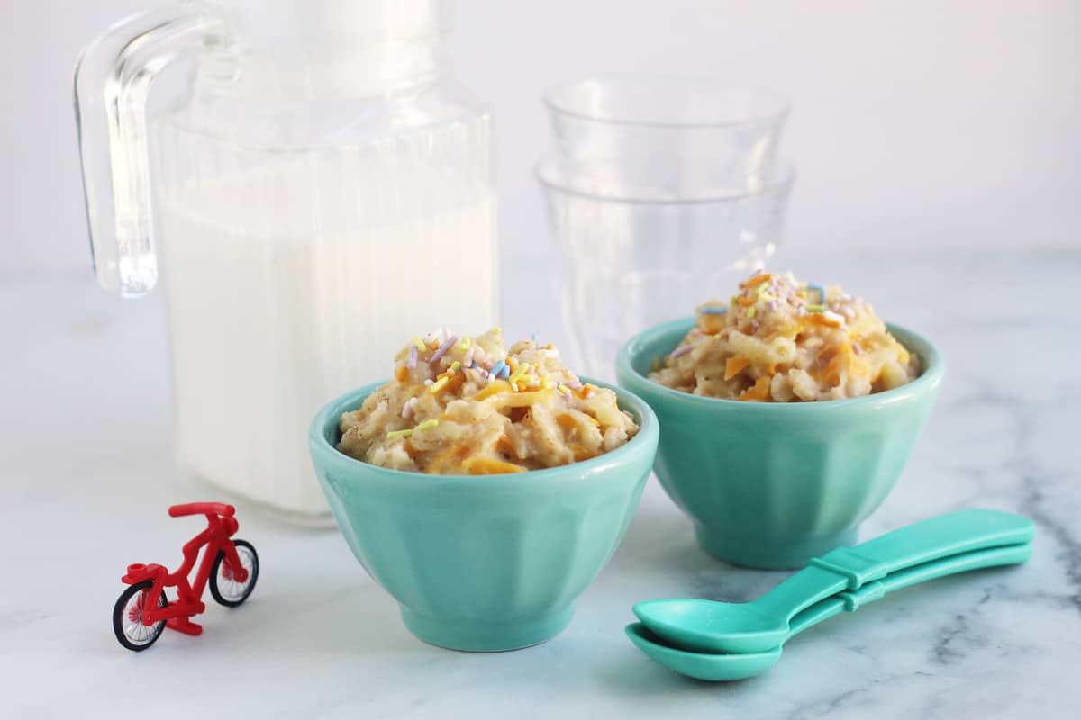 carrot-cake-oatmeal-in-teal-bowls