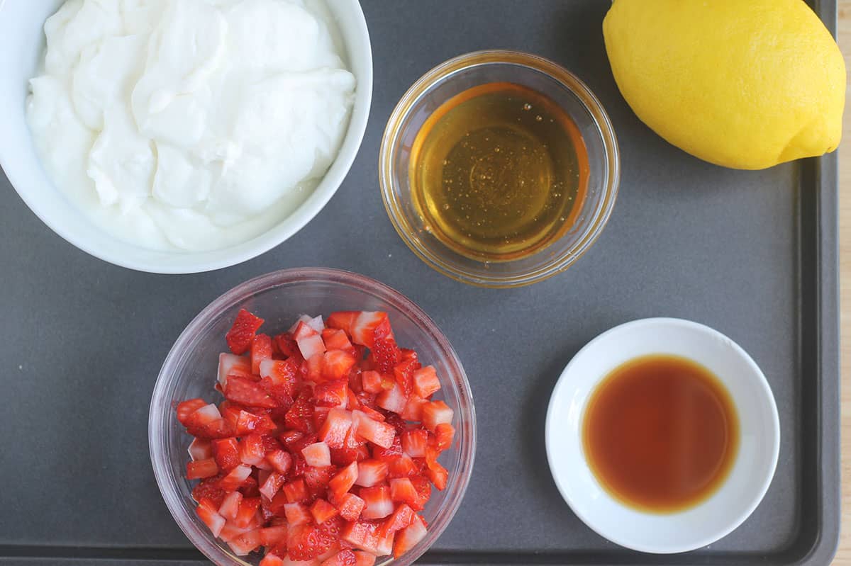 ingredients in strawberry frozen yogurt