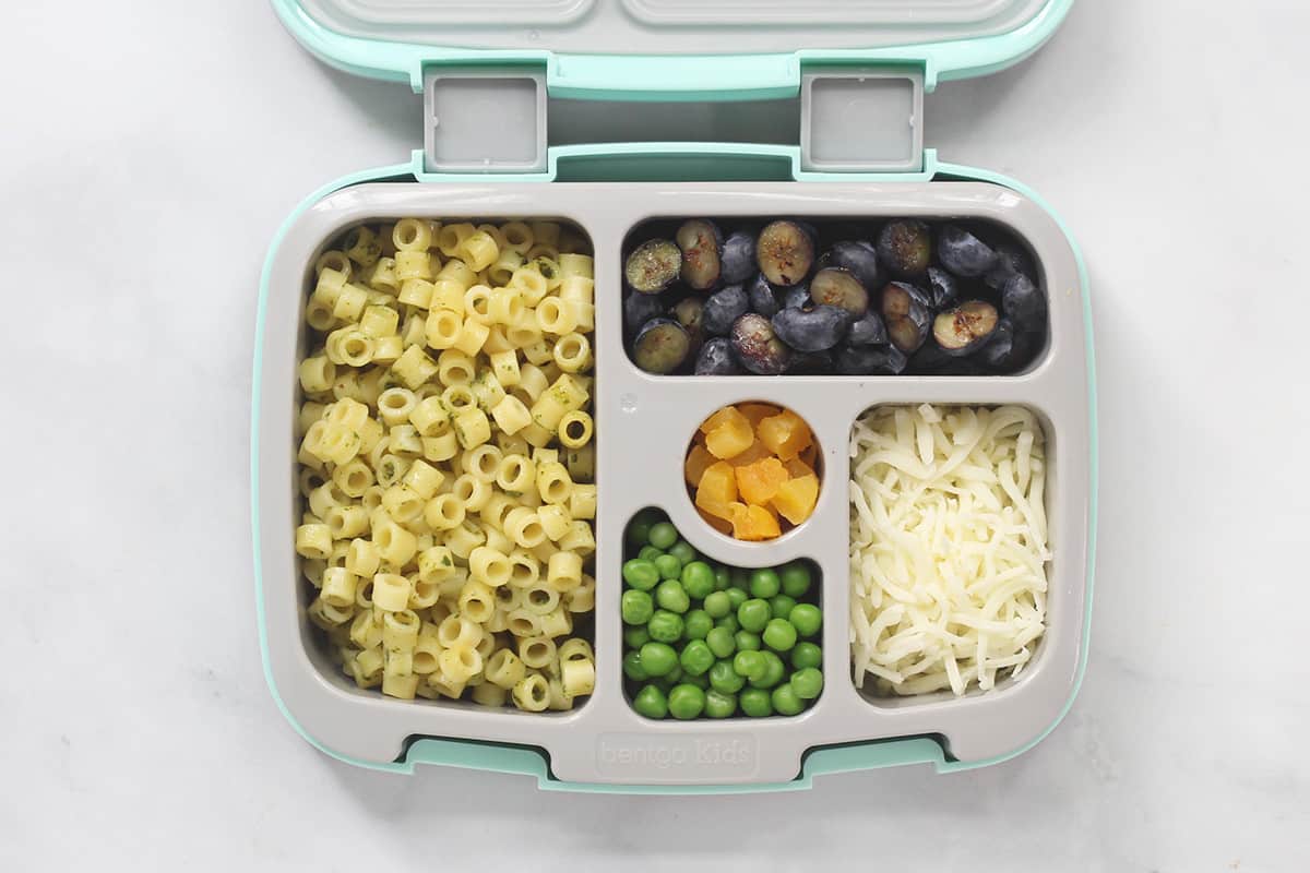 baby-pasta-lunch-in-gray-lunchbox