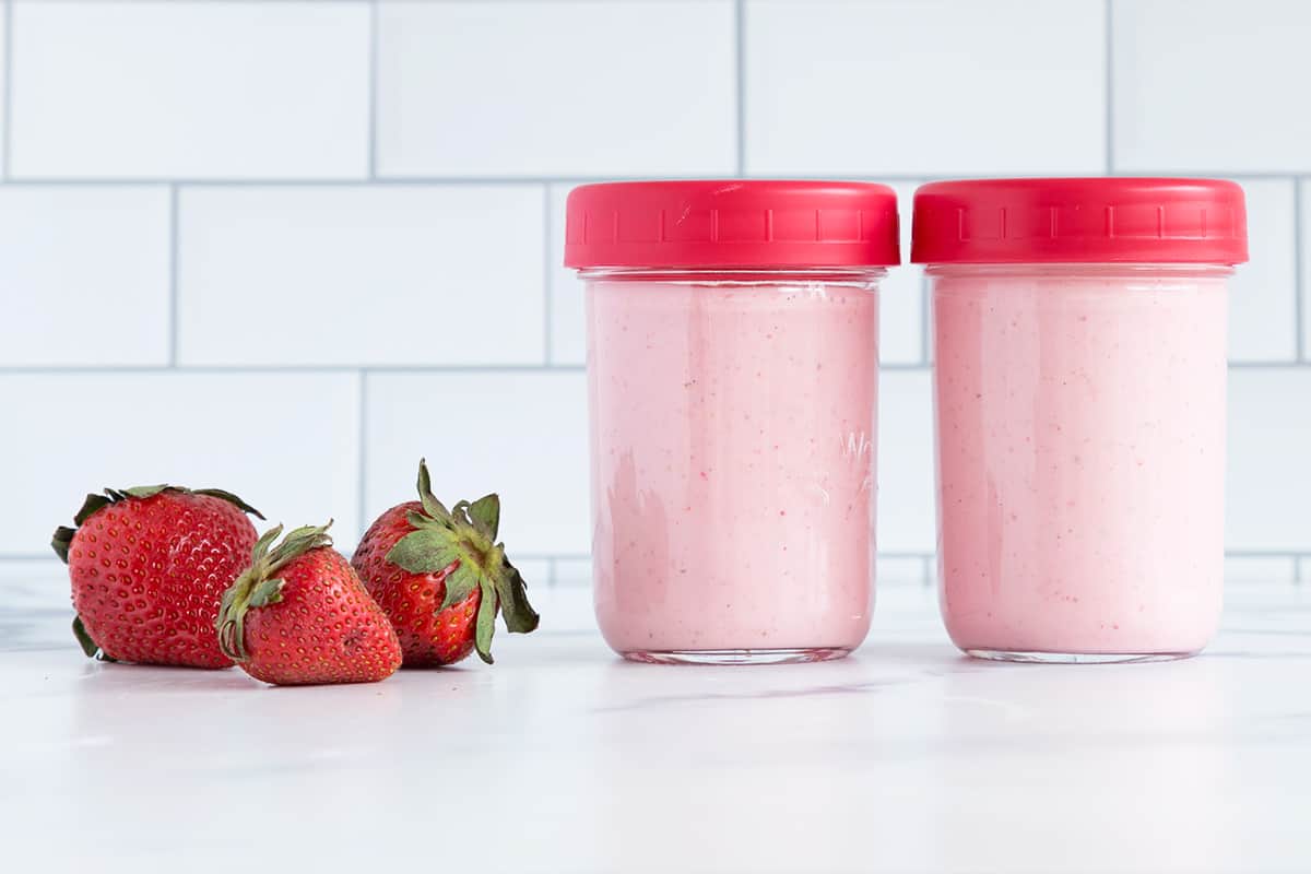 strawberry-smoothie-in-cups