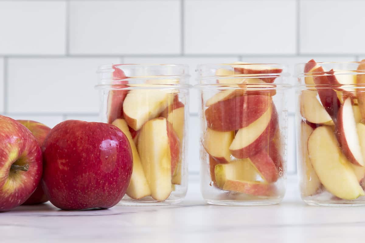 apple slices in glass jars for how to store apples