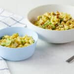 broccoli-mac-and-cheese-in-bowls-on-counter