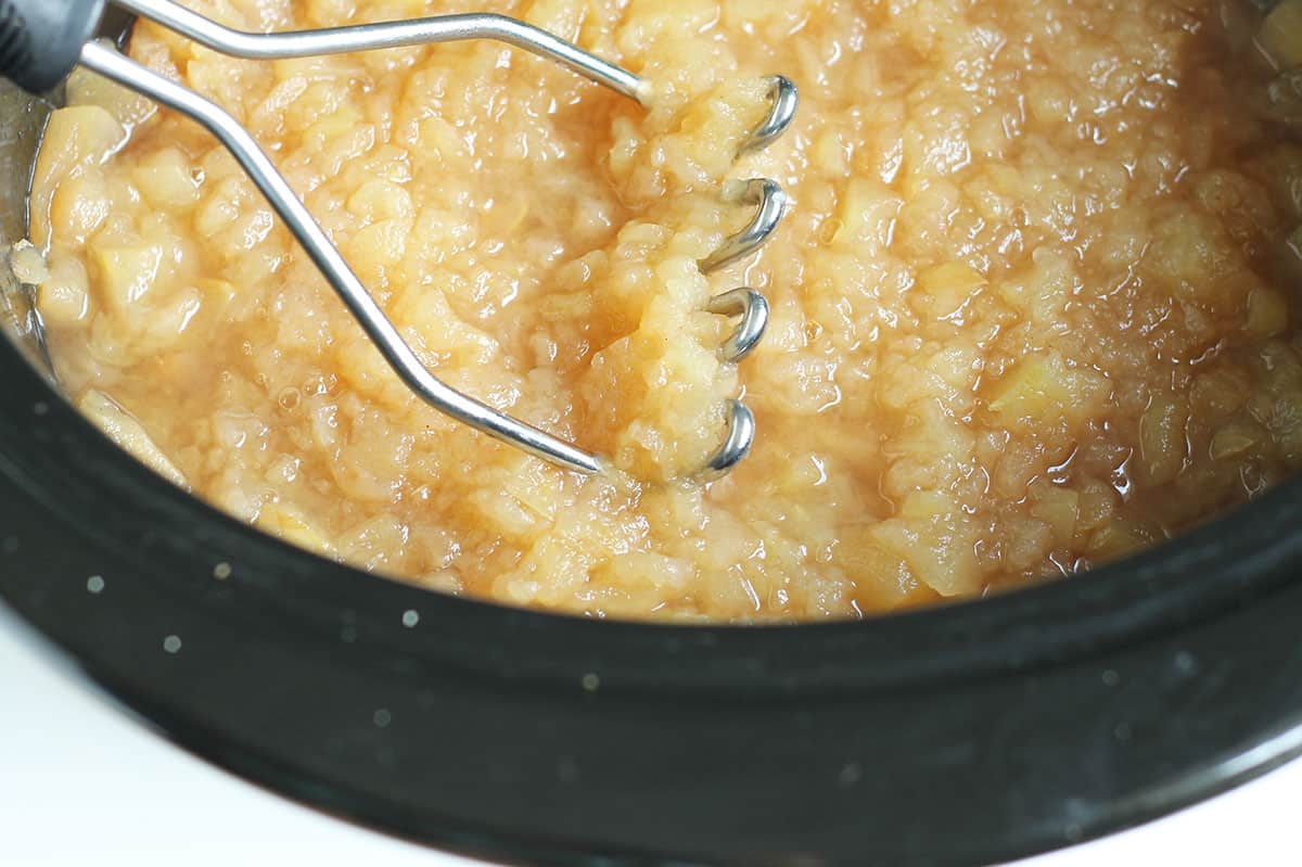 mashed applesauce in crockpot/.