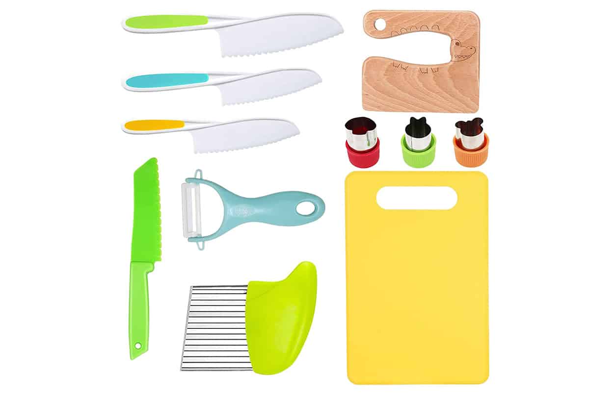 kids 11 piece cooking set on white background.