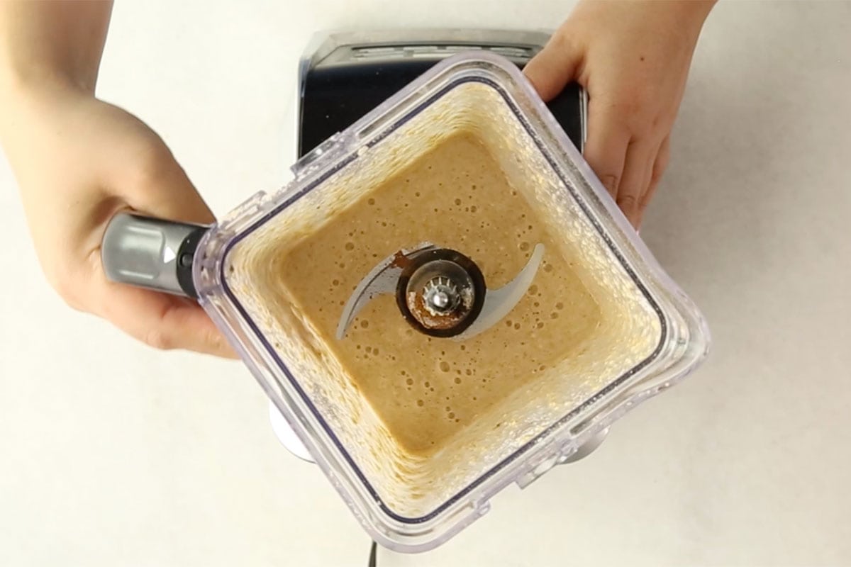 banana oatmeal muffin batter in blender.