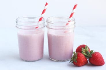 strawberry-milk-in-two-cups-with-straws