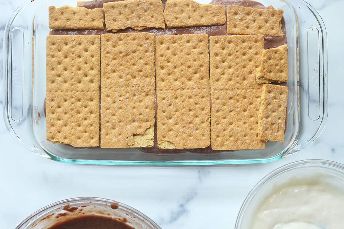 layering pudding in graham crackers in baking dish.