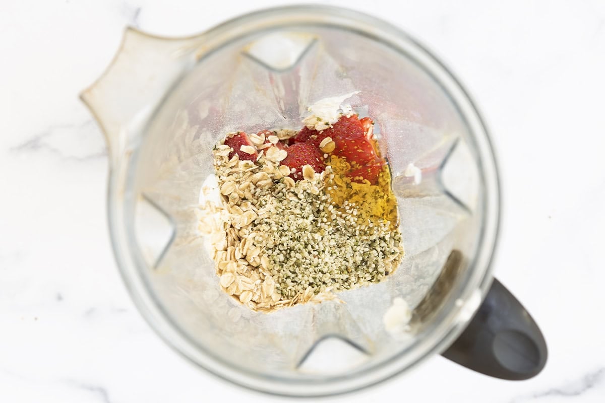 Ingredients for blended overnight oats in blender. 