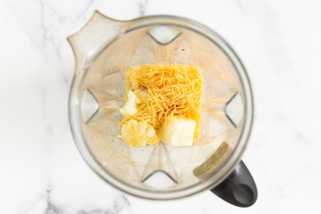 Cauliflower and cheese in blender for creamy chicken pasta.