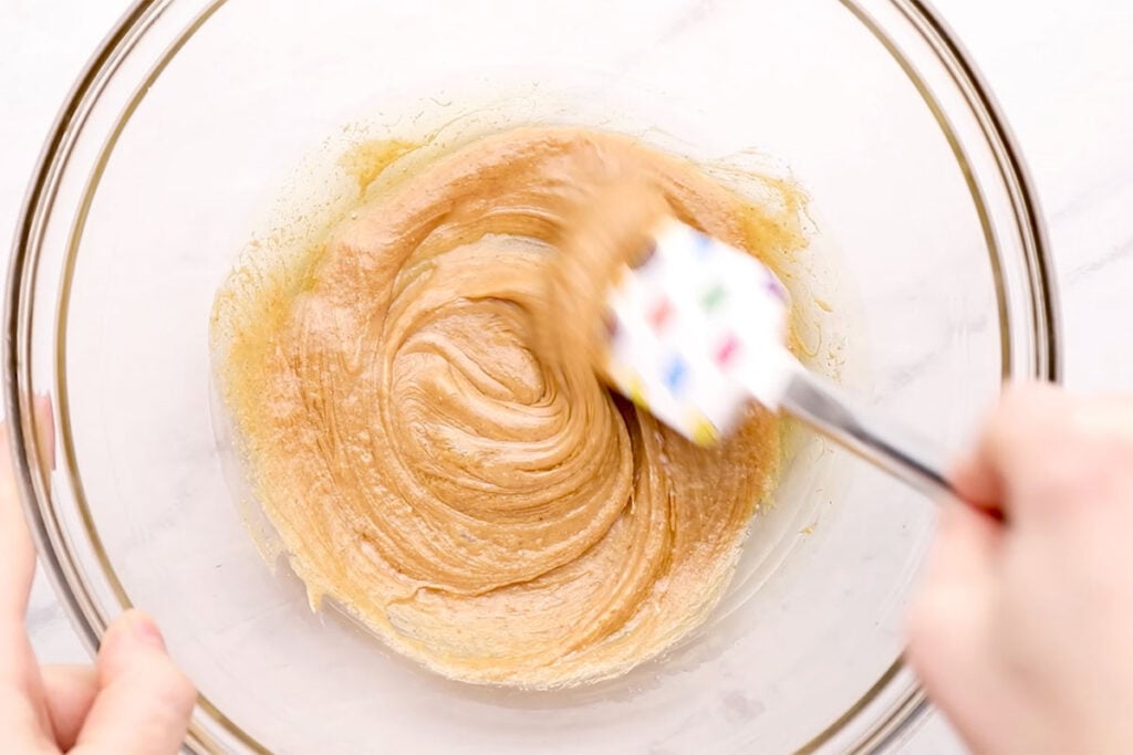 wet ingredients for breakfast bars in glass bowl.