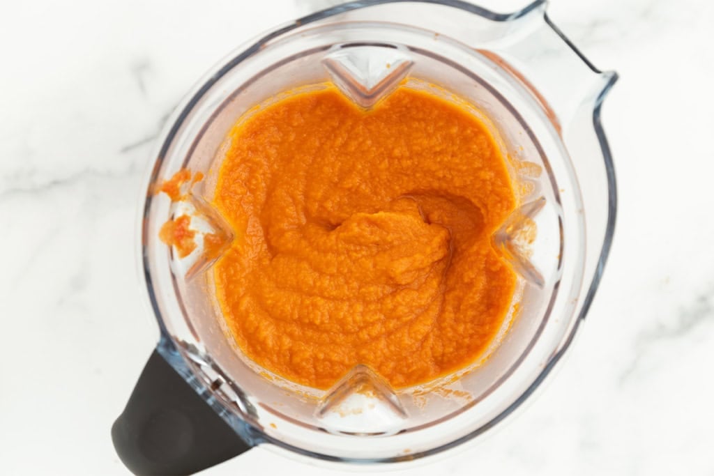 hidden veggie pasta sauce in blender.