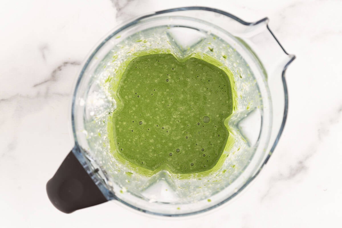 spinach pasta sauce in blender. 