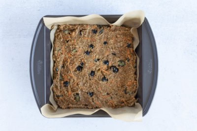 Easy Oatmeal Bars (with Blueberry and Carrot) (to Share with the Kids)