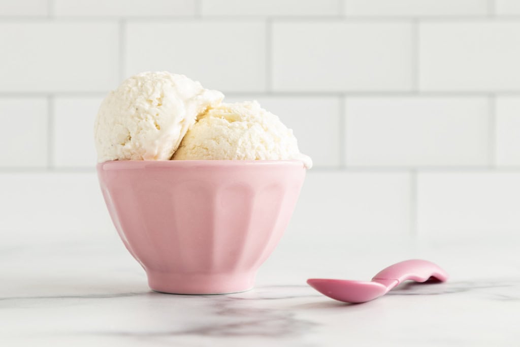 Vanilla frozen yogurt in pink dish.