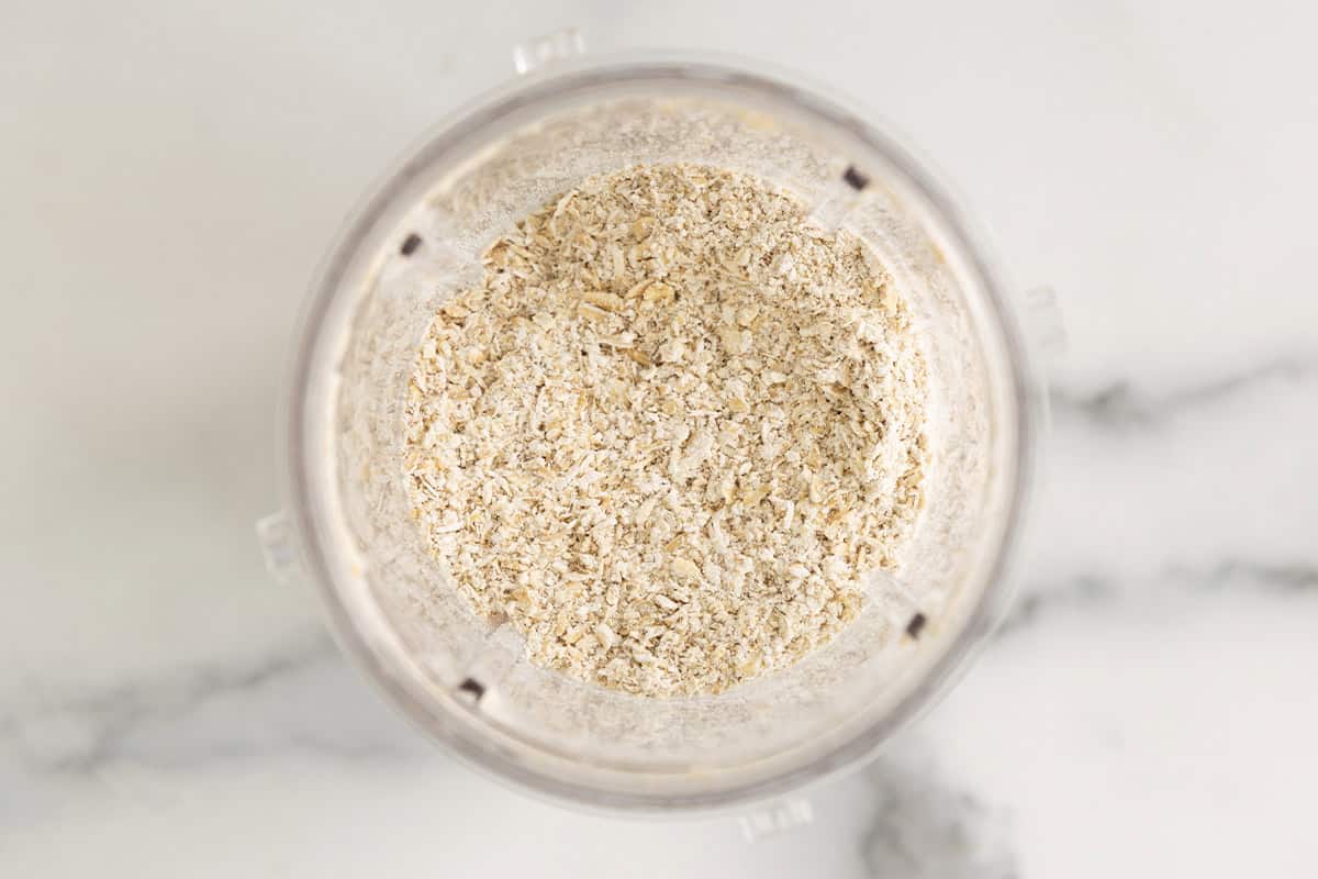 Ground oats in blender for healthy granola bars.