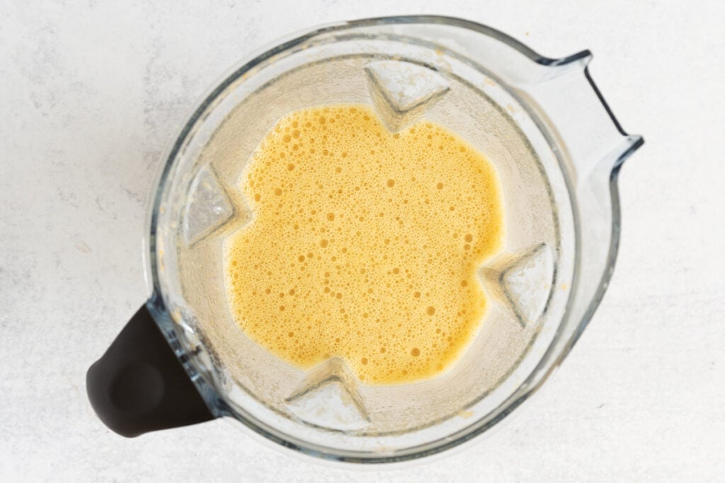 blended vegetable broth in blender.