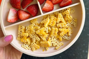 banza pasta on pink plate with sauce.