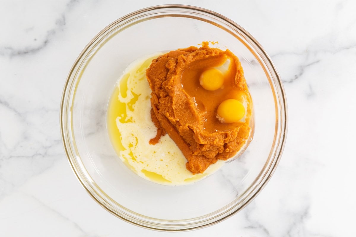 Ingredients for pumpkin oatmeal bread in glass bowl.