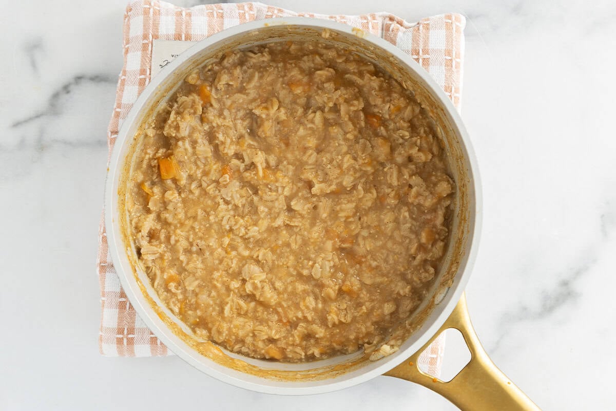 Sweet potato oatmeal in pot.