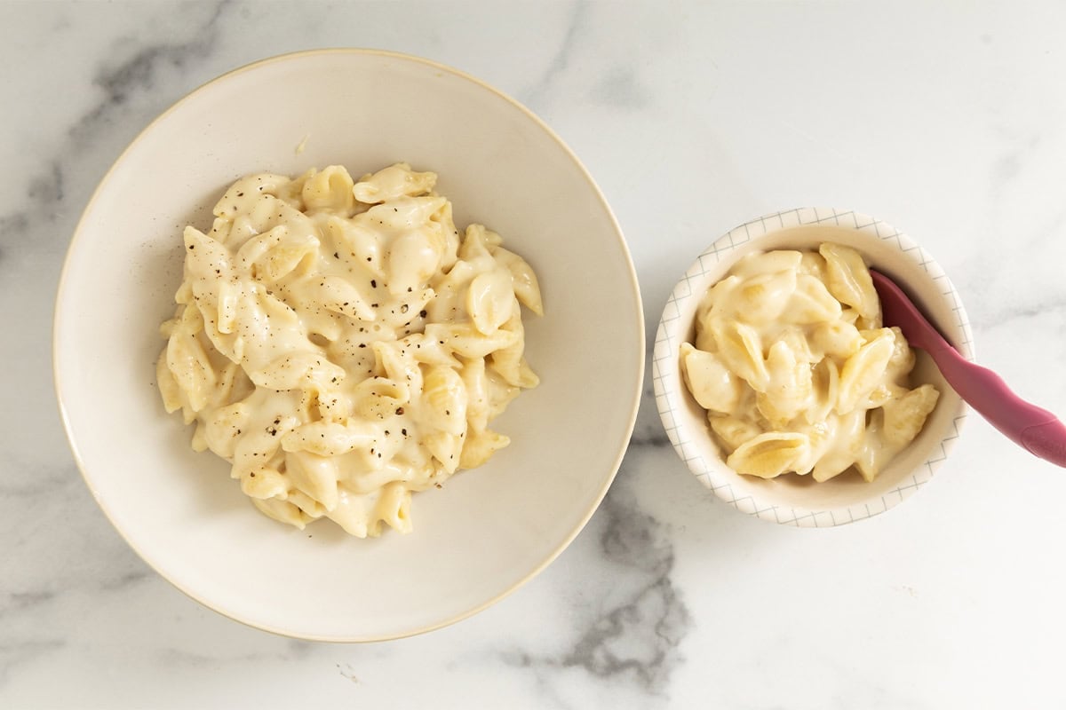 Simple mac and cheese in two bowls.