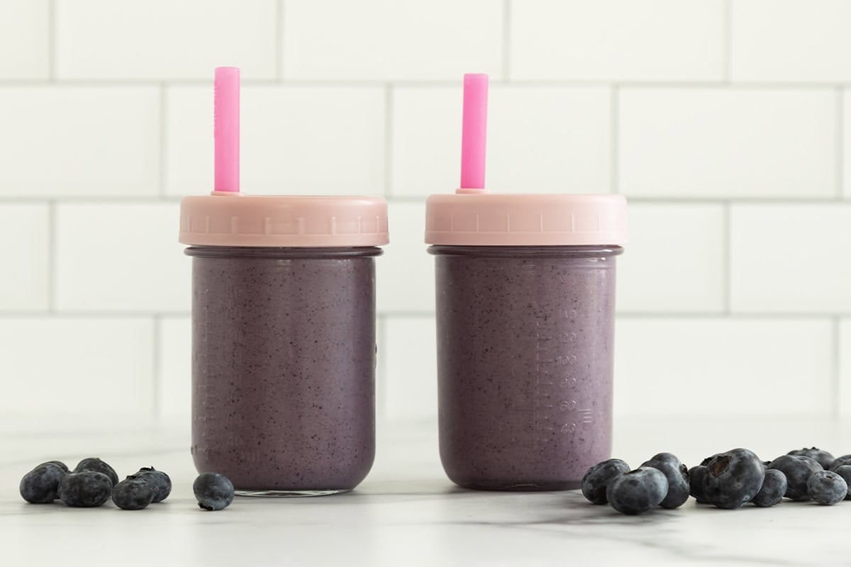 Hi fiber smoothie in two cups with lids and straws.